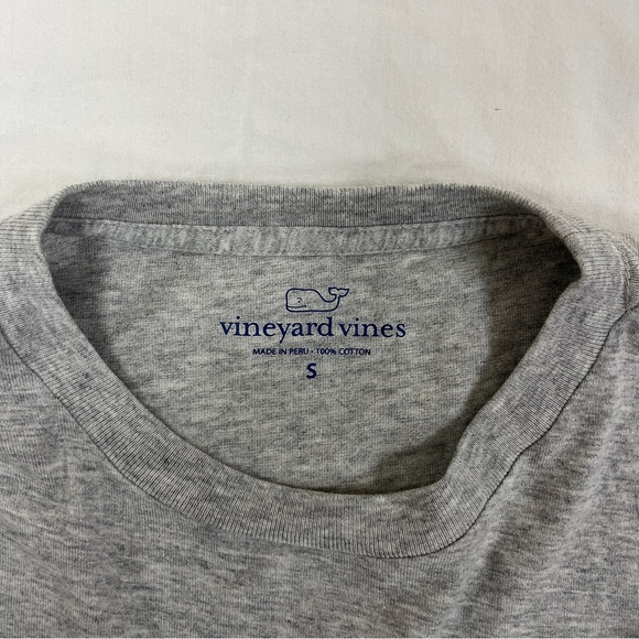 Vineyard Vines Christmas Wreath Graphic Long Sleeve Pocket Shirt - Picture 6 of 6